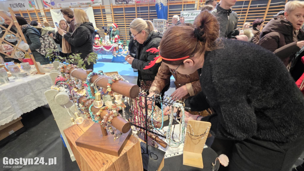 Bożonarodzeniowy jarmark w gostyńskim liceum