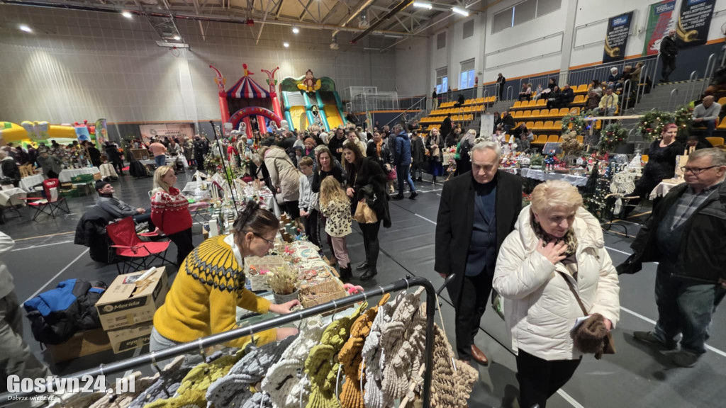 Bożonarodzeniowy jarmark w gostyńskim liceum