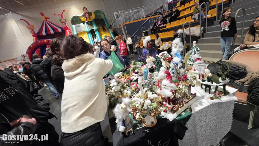 Bożonarodzeniowy jarmark w gostyńskim liceum