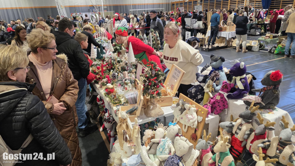 Bożonarodzeniowy jarmark w gostyńskim liceum