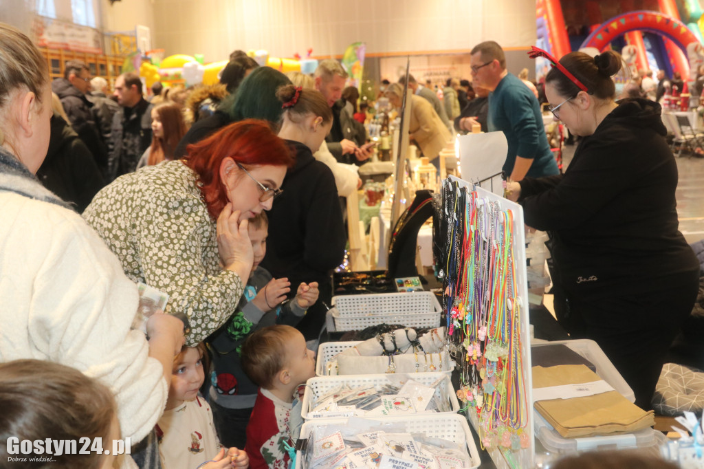 Bożonarodzeniowy jarmark w gostyńskim liceum