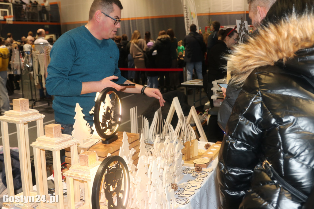 Bożonarodzeniowy jarmark w gostyńskim liceum