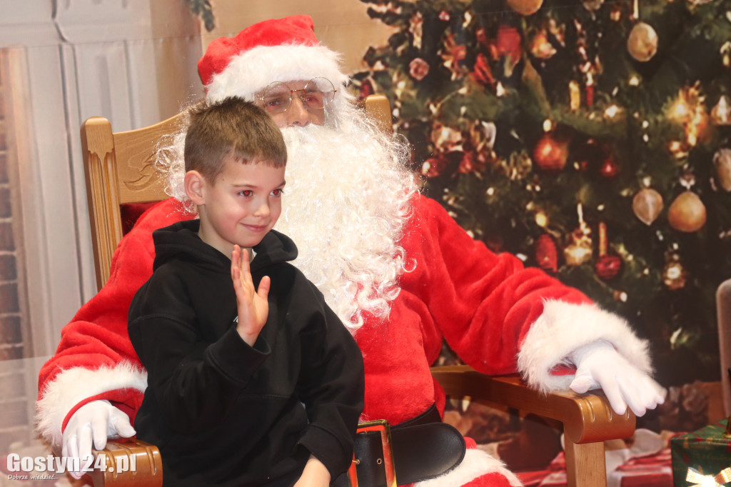 Bożonarodzeniowy jarmark w gostyńskim liceum