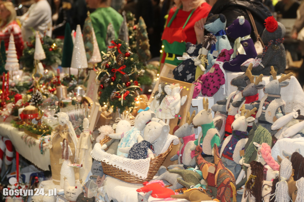 Bożonarodzeniowy jarmark w gostyńskim liceum