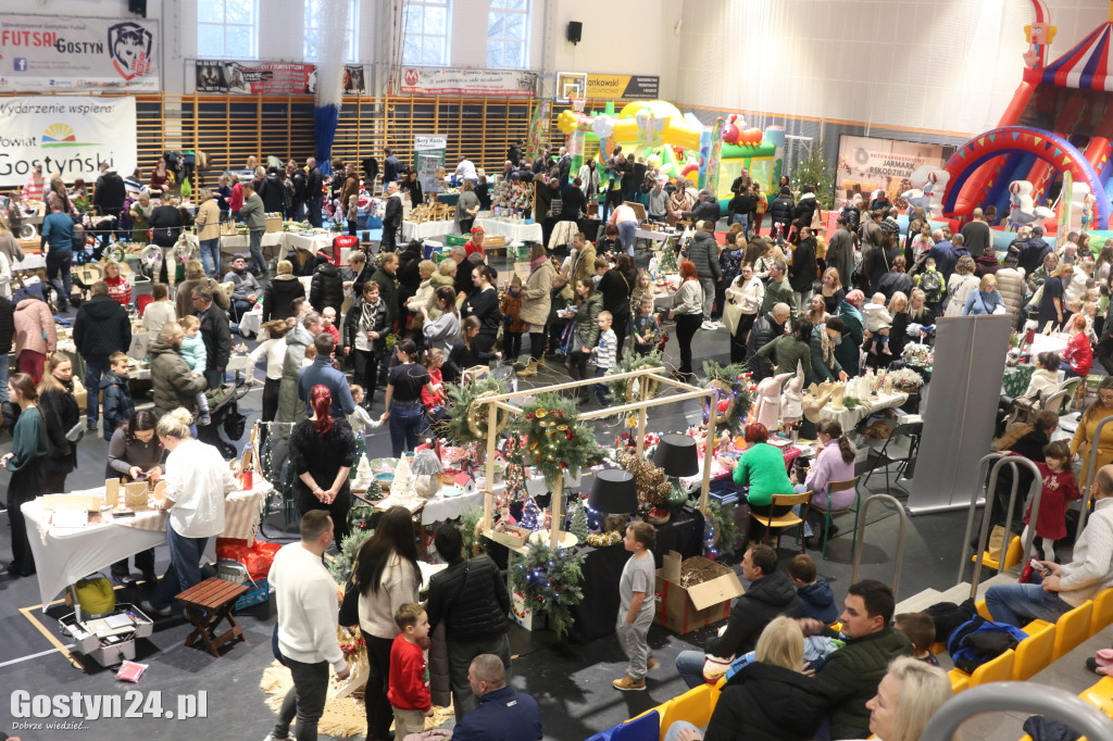 Bożonarodzeniowy jarmark w gostyńskim liceum