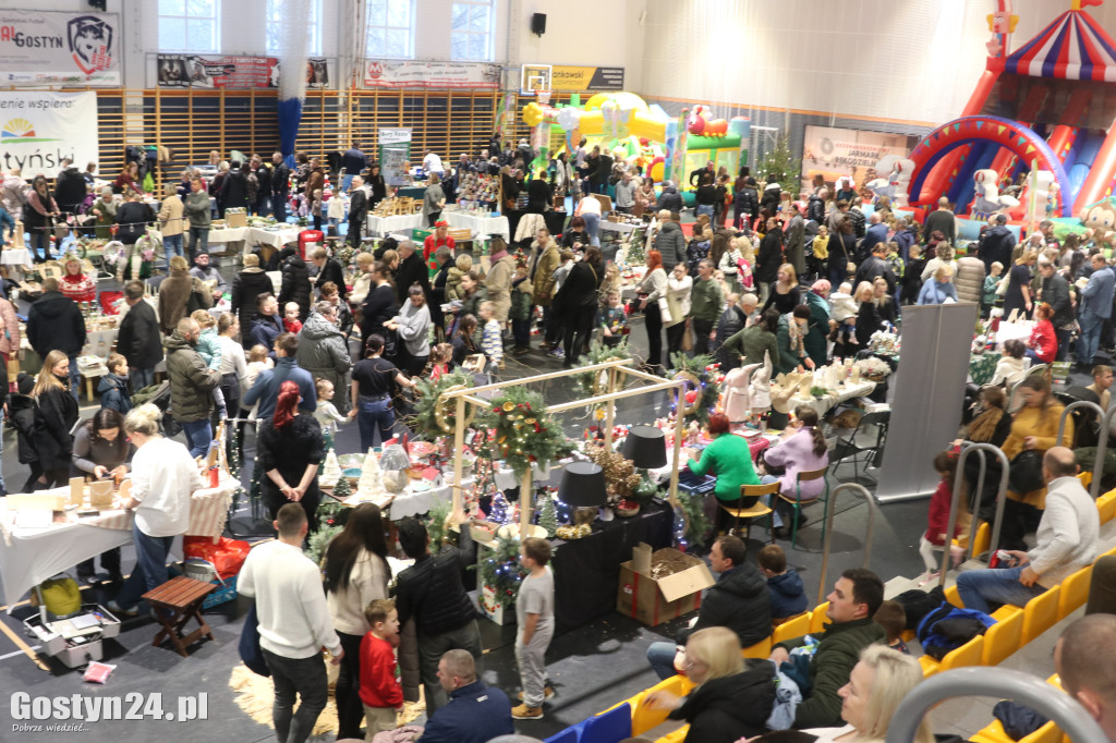 Bożonarodzeniowy jarmark w gostyńskim liceum