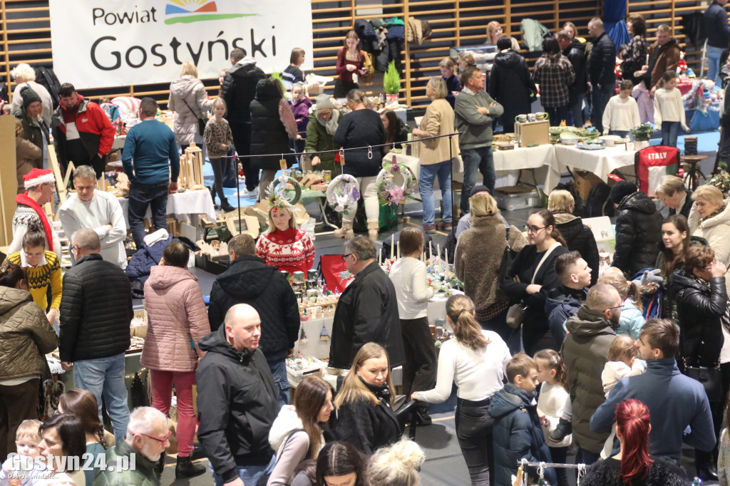 Bożonarodzeniowy jarmark w gostyńskim liceum