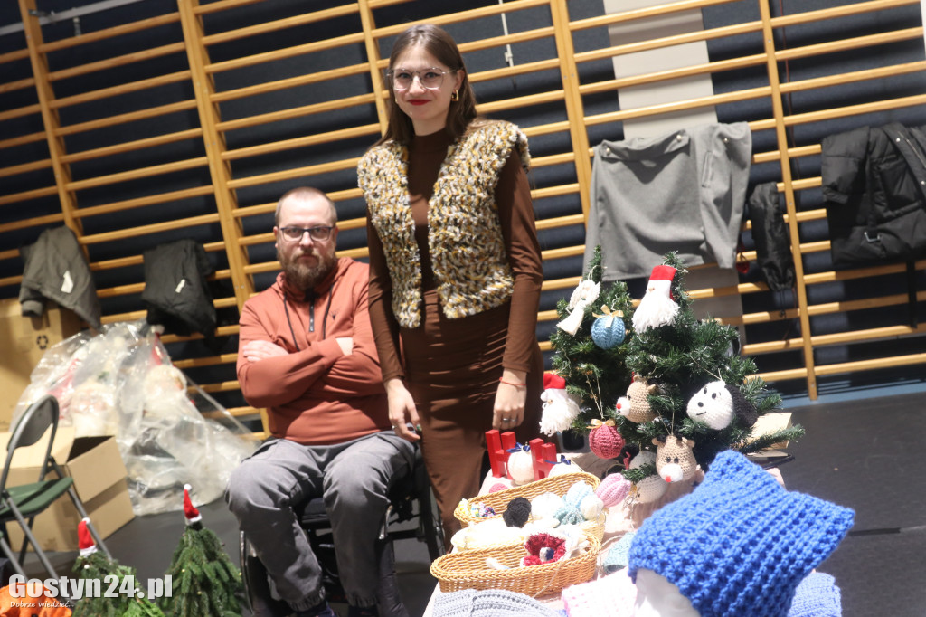 Bożonarodzeniowy jarmark w gostyńskim liceum