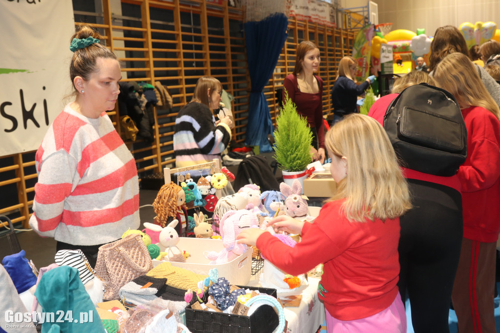Bożonarodzeniowy jarmark w gostyńskim liceum