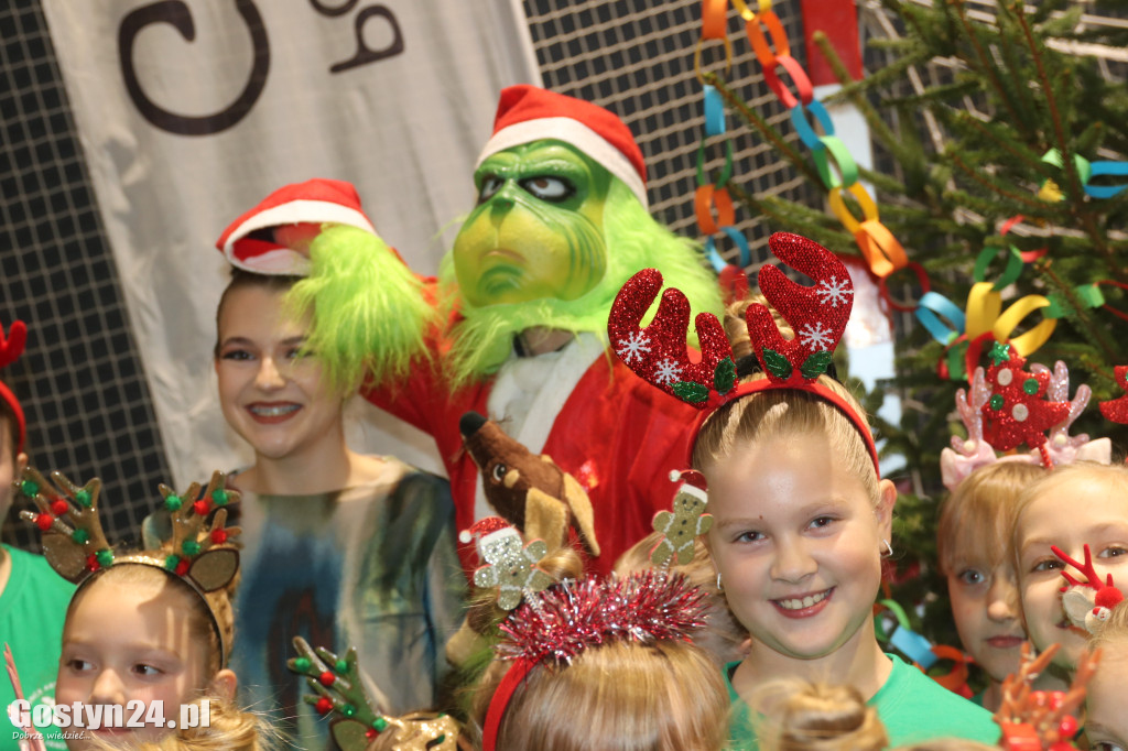 Bożonarodzeniowy jarmark w gostyńskim liceum