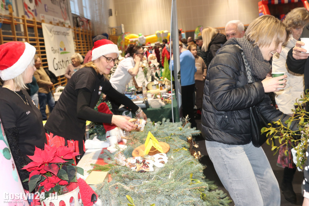 Bożonarodzeniowy jarmark w gostyńskim liceum