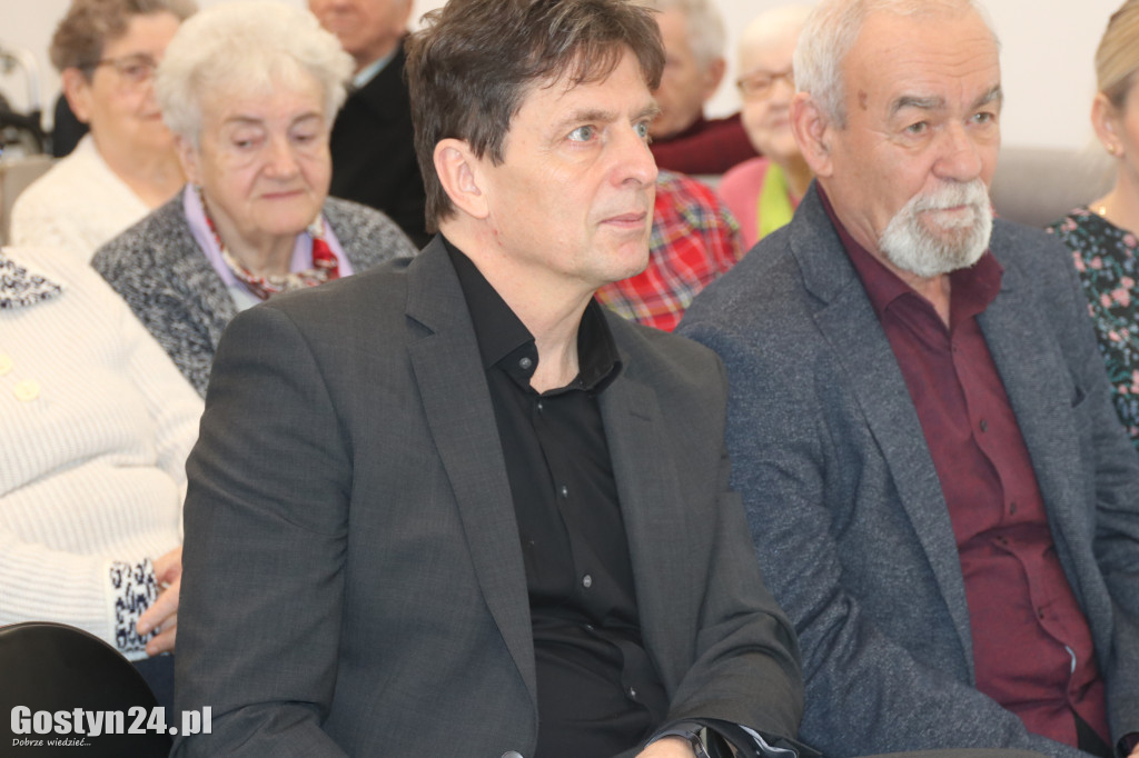 Przekazanie nowego samochodu w Dzienny Dom Senior w Gostyniu