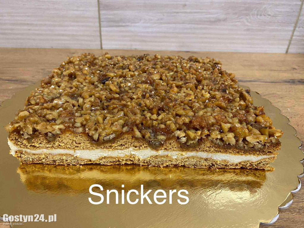 Tradycyjne dania i miody z lokalnej pasieki