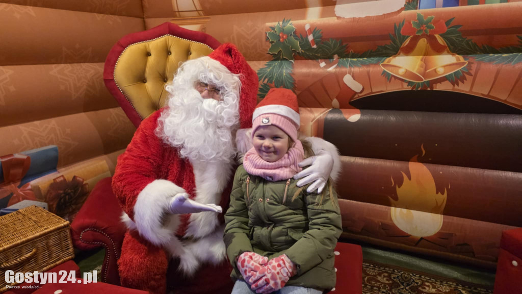 Mikołajki na rynku w Piaskach