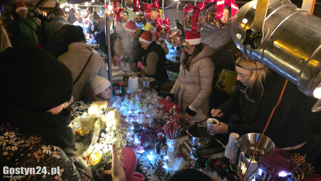 Mikołajki na rynku w Piaskach