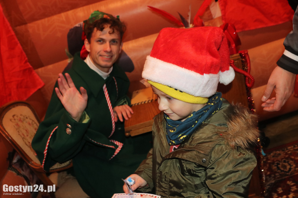 Mikołajki na rynku w Piaskach