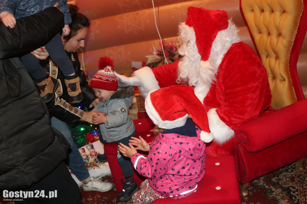 Mikołajki na rynku w Piaskach