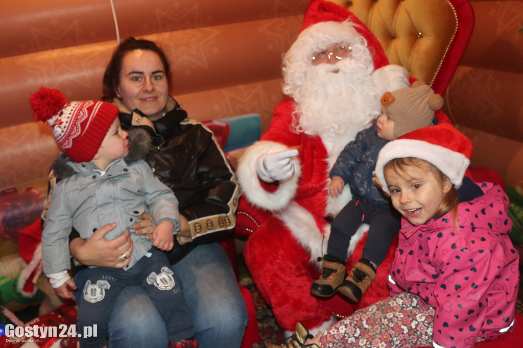 Mikołajki na rynku w Piaskach