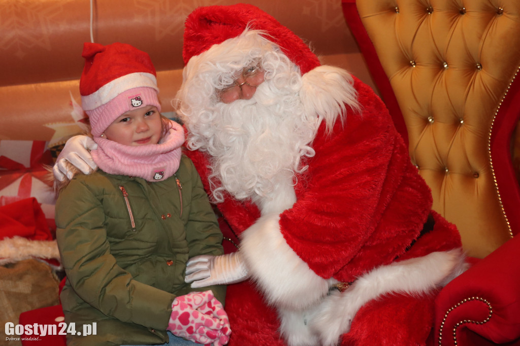 Mikołajki na rynku w Piaskach