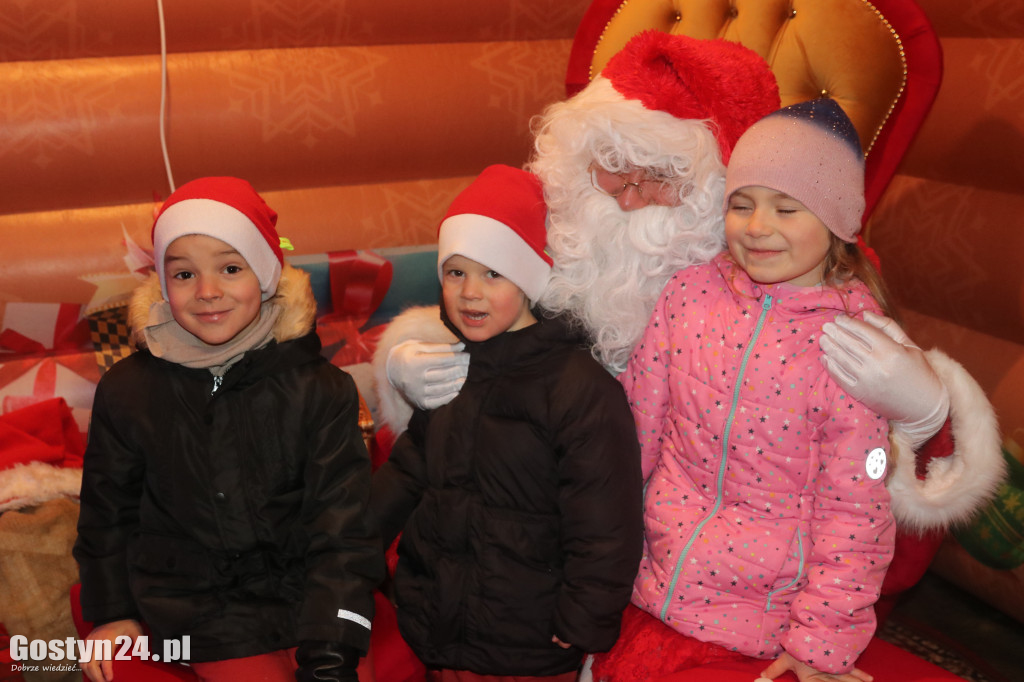 Mikołajki na rynku w Piaskach