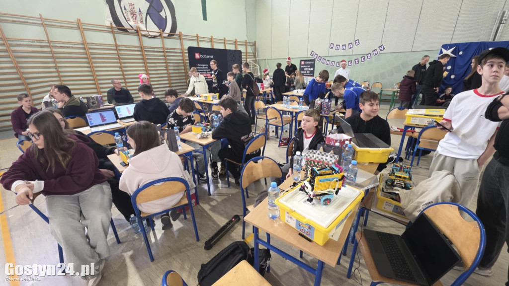 Mikołajkowa Liga Robotyki w SP 1 w Gostyniu