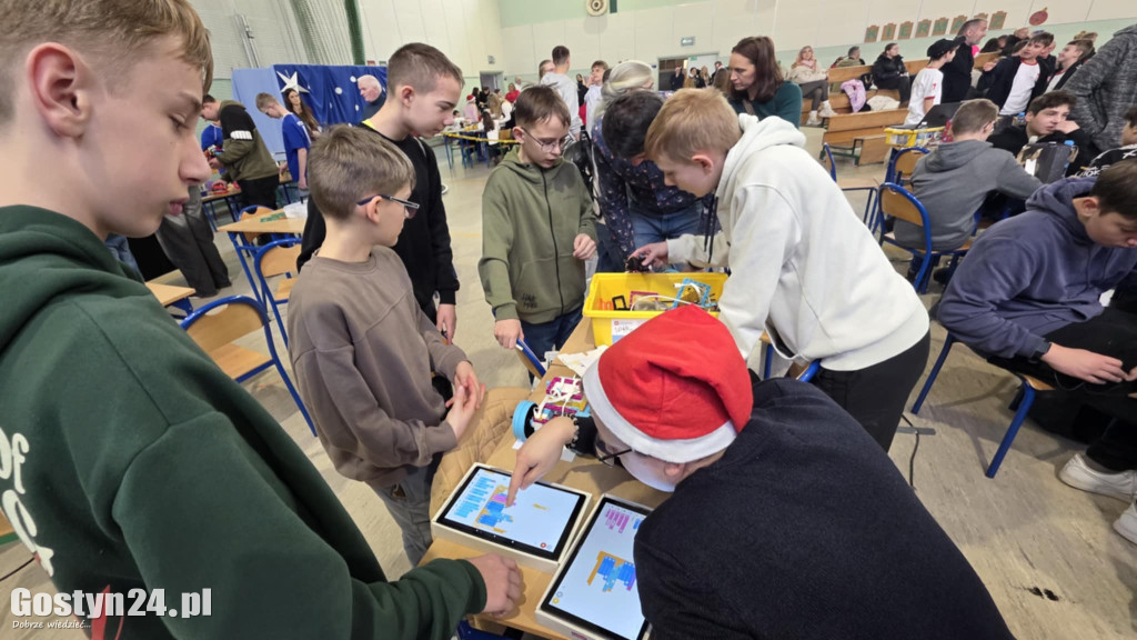 Mikołajkowa Liga Robotyki w SP 1 w Gostyniu
