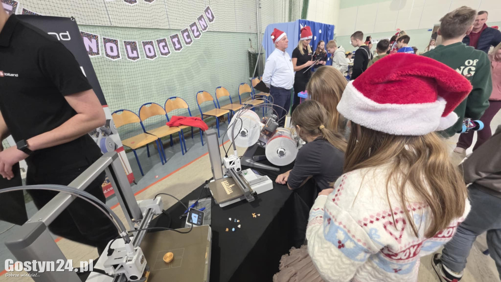 Mikołajkowa Liga Robotyki w SP 1 w Gostyniu