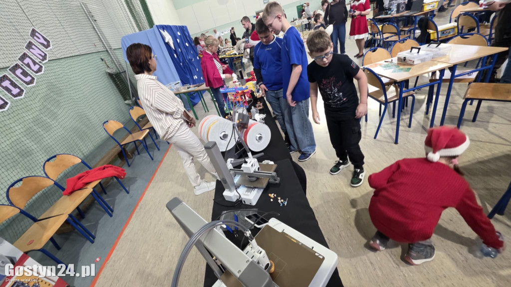 Mikołajkowa Liga Robotyki w SP 1 w Gostyniu