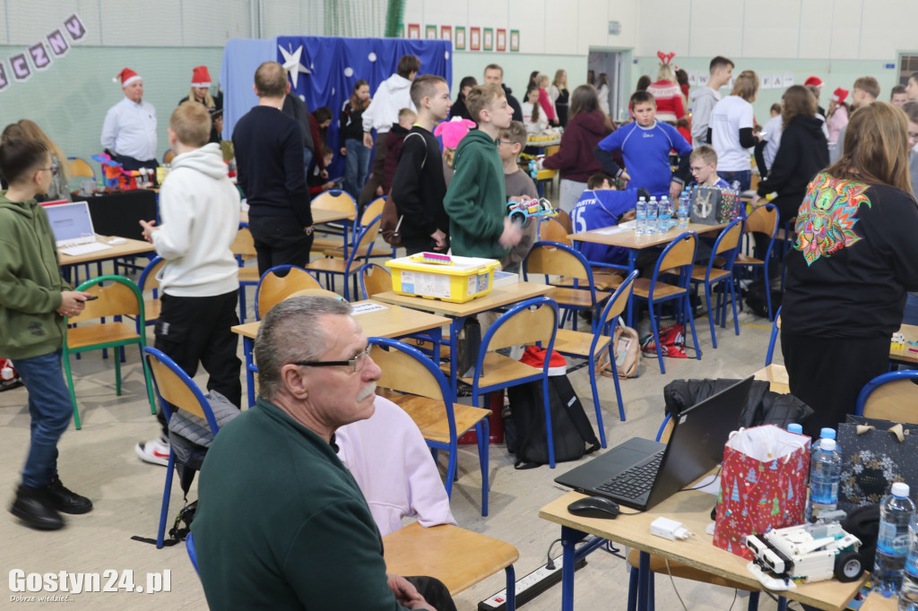 Mikołajkowa Liga Robotyki w SP 1 w Gostyniu