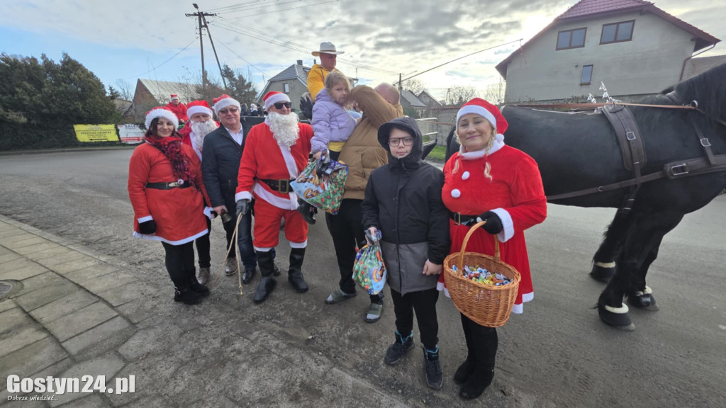 Mikołajkowy korowód w nowy składzie w Starej Krobi