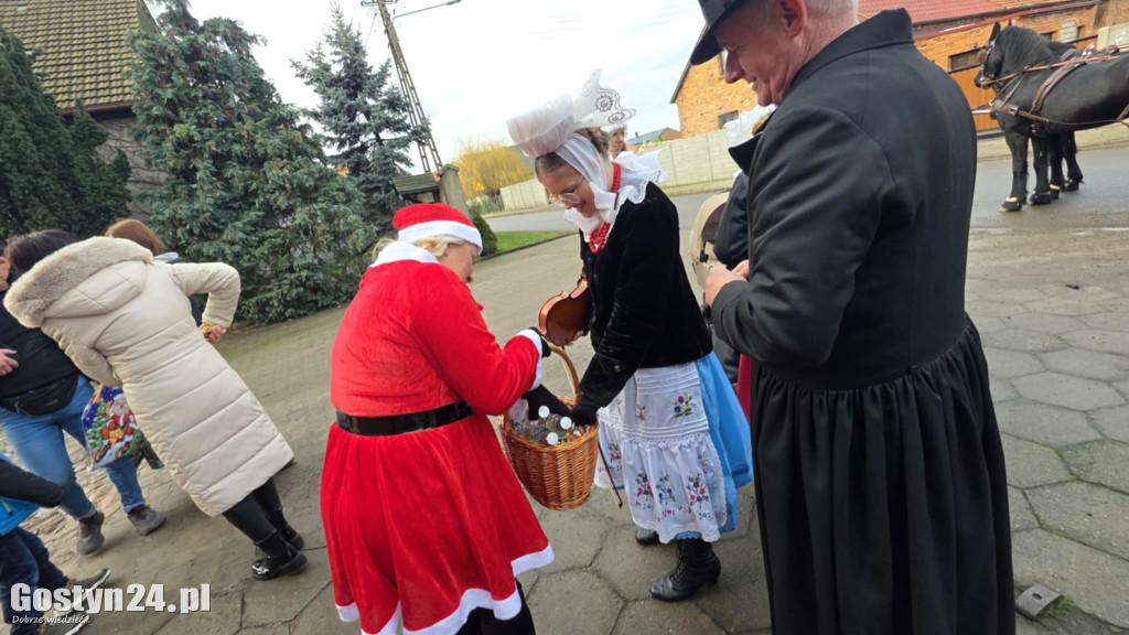 Mikołajkowy korowód w nowy składzie w Starej Krobi