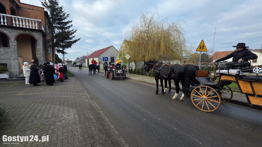 Mikołajkowy korowód w nowy składzie w Starej Krobi