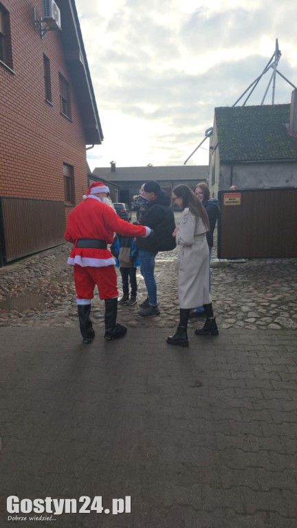 Mikołajkowy korowód w nowy składzie w Starej Krobi