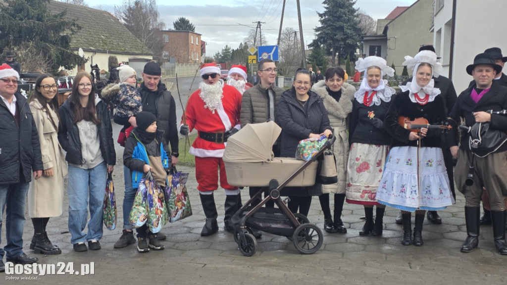 Mikołajkowy korowód w nowy składzie w Starej Krobi