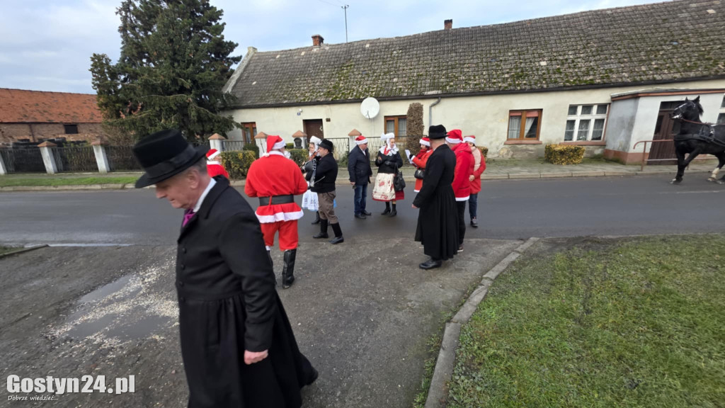 Mikołajkowy korowód w nowy składzie w Starej Krobi