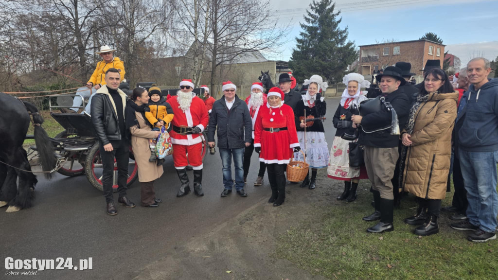 Mikołajkowy korowód w nowy składzie w Starej Krobi