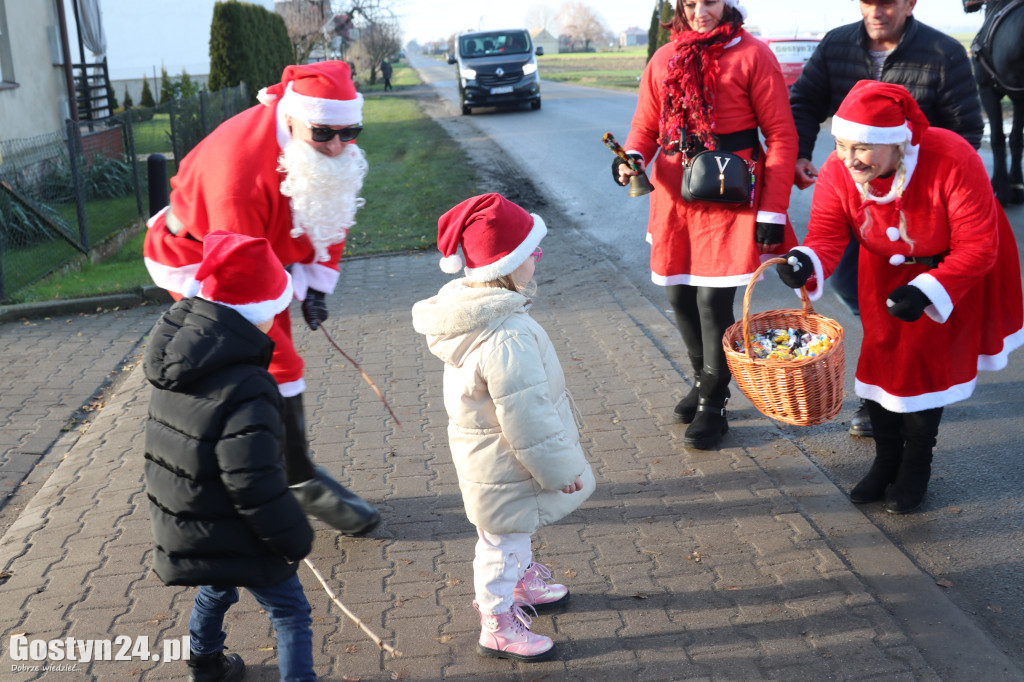 Mikołajkowy korowód w nowy składzie w Starej Krobi