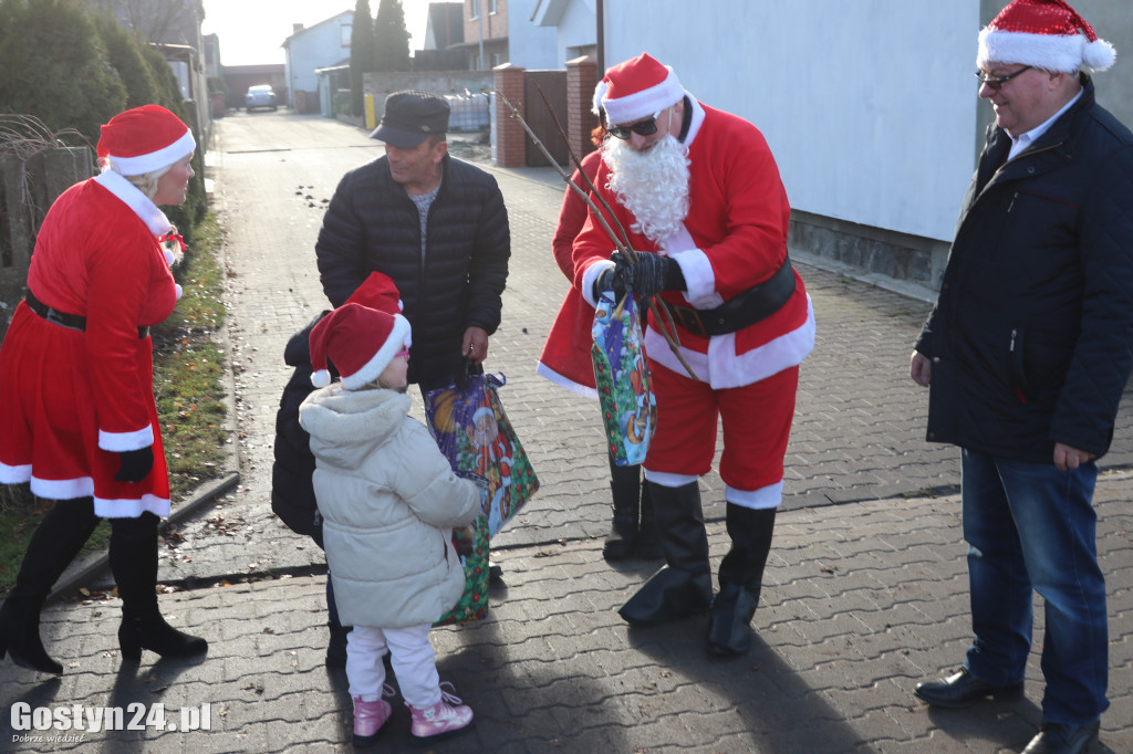 Mikołajkowy korowód w nowy składzie w Starej Krobi