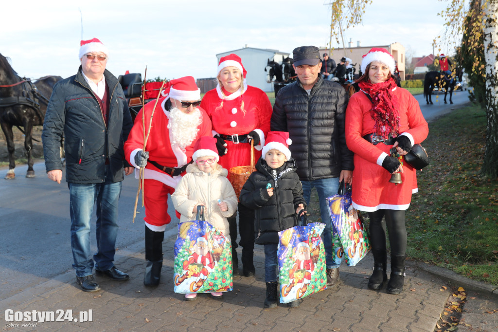 Mikołajkowy korowód w nowy składzie w Starej Krobi