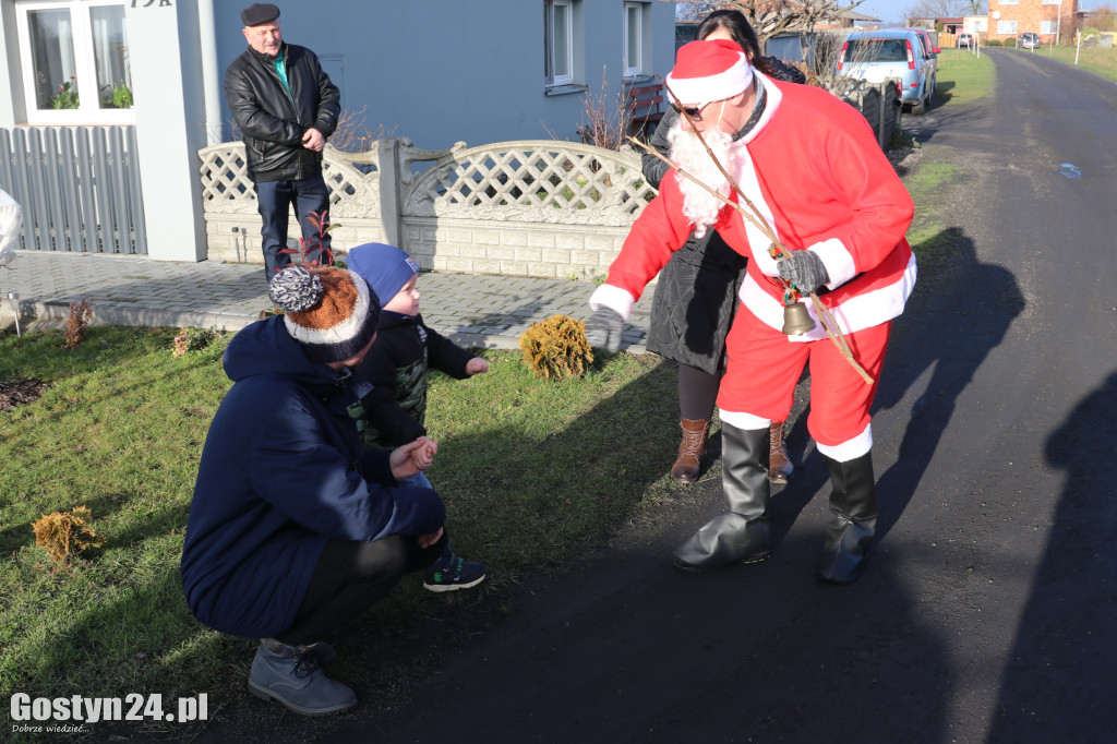 Mikołajkowy korowód w nowy składzie w Starej Krobi
