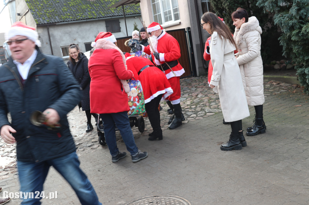 Mikołajkowy korowód w nowy składzie w Starej Krobi