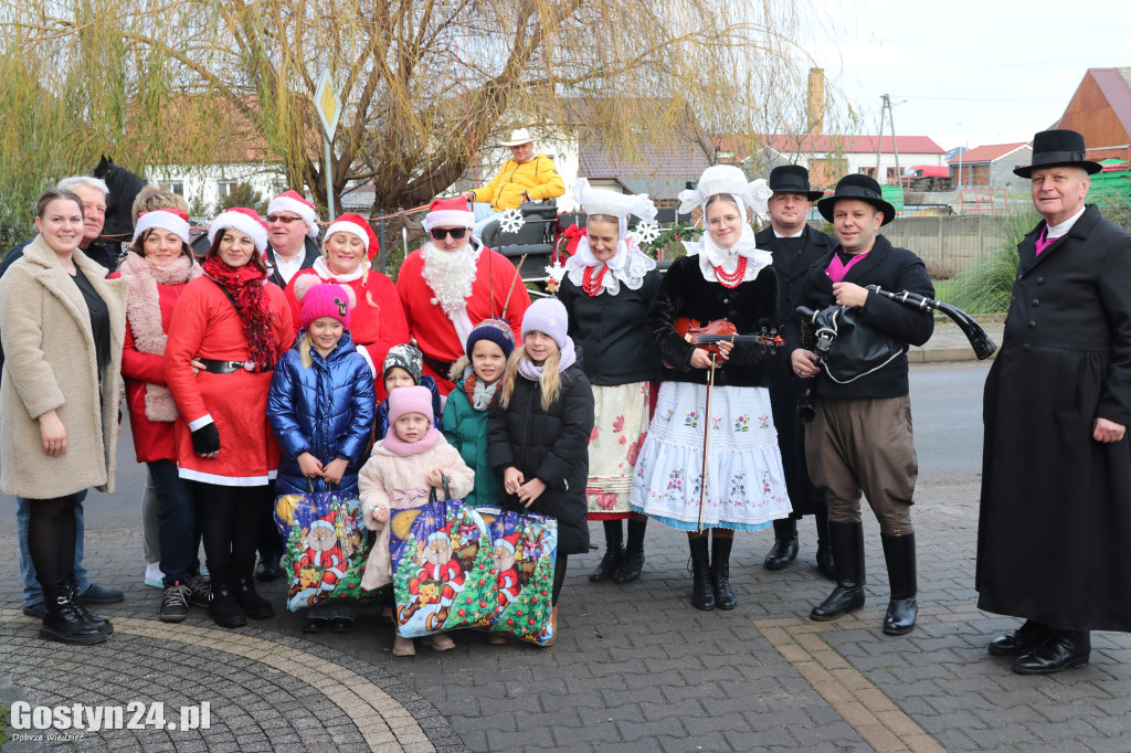 Mikołajkowy korowód w nowy składzie w Starej Krobi