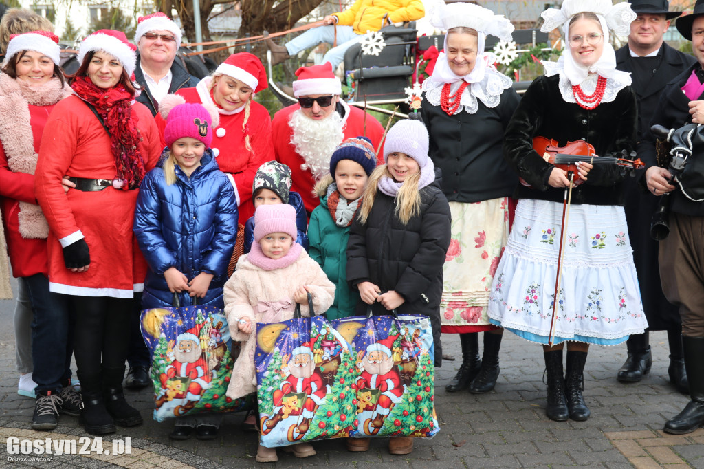 Mikołajkowy korowód w nowy składzie w Starej Krobi