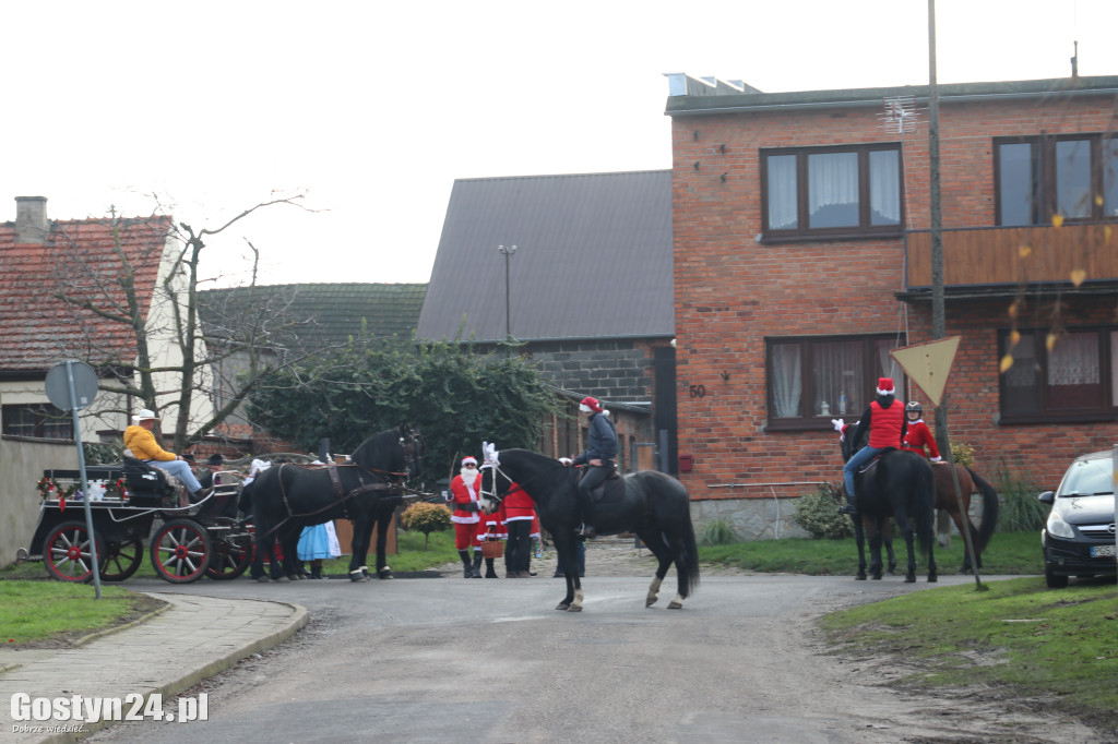 Mikołajkowy korowód w nowy składzie w Starej Krobi