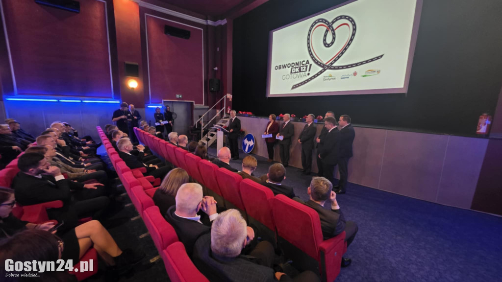 Spotkanie w kinie po wizytacji nowej obwodnicy