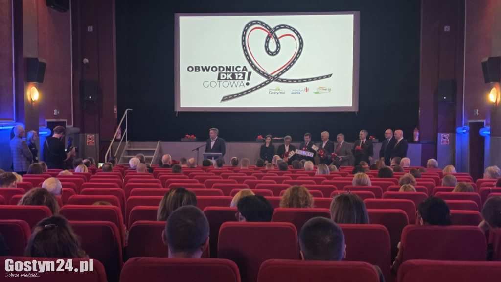 Spotkanie w kinie po wizytacji nowej obwodnicy