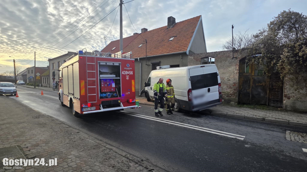 Samochód wjechał w budynek mieszkalny w Pogorzeli