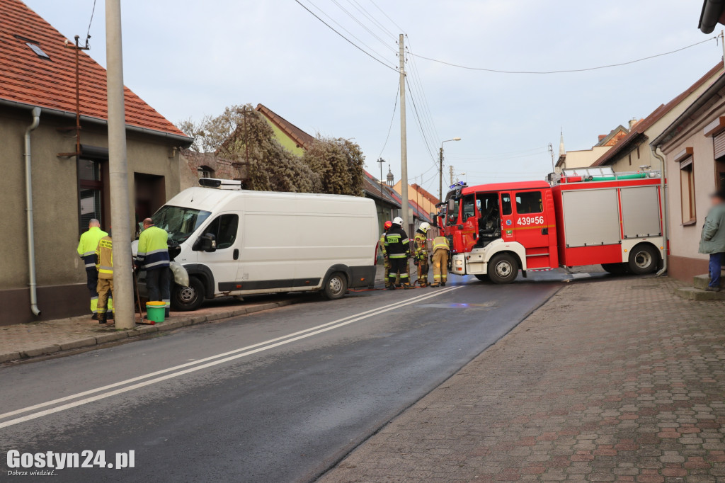 Samochód wjechał w budynek mieszkalny w Pogorzeli