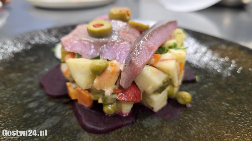 Gotowanie ze znanym kucharzem w ZSOiZ w Krobi