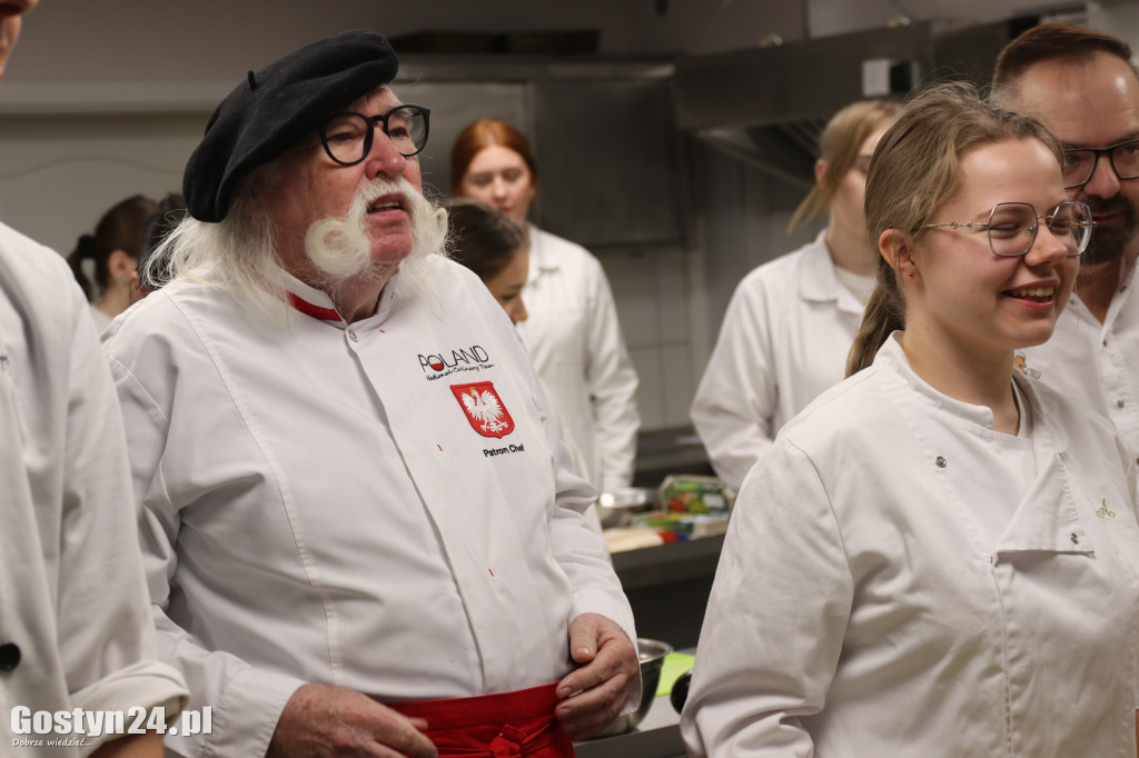 Gotowanie ze znanym kucharzem w ZSOiZ w Krobi